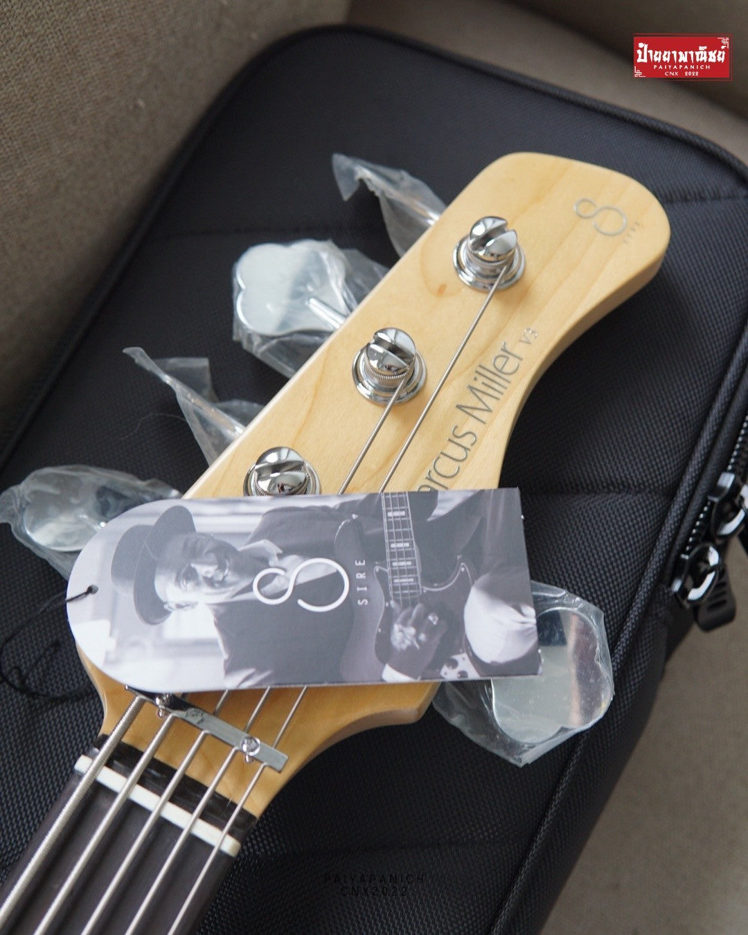 (NEW) Sire V3 Jazz Bass Antique White
