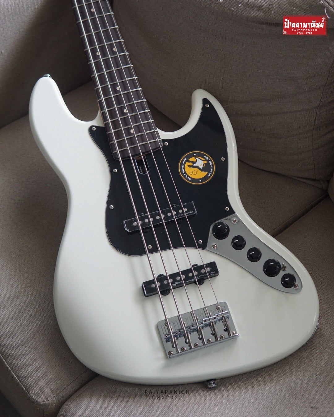 (NEW) Sire V3 Jazz Bass Antique White