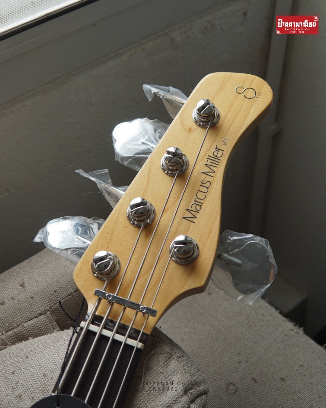 (NEW) Sire V3 Jazz Bass Antique White