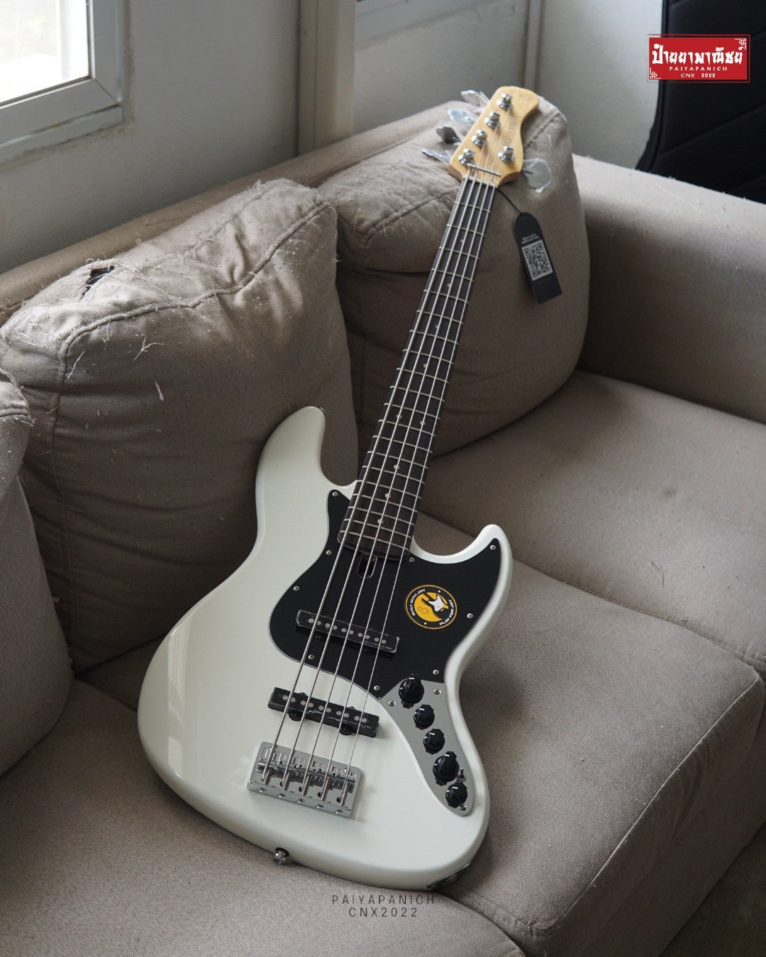 (NEW) Sire V3 Jazz Bass Antique White