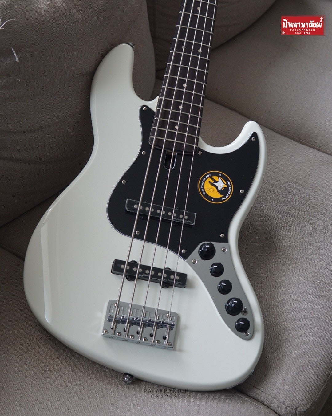 (NEW) Sire V3 Jazz Bass Antique White