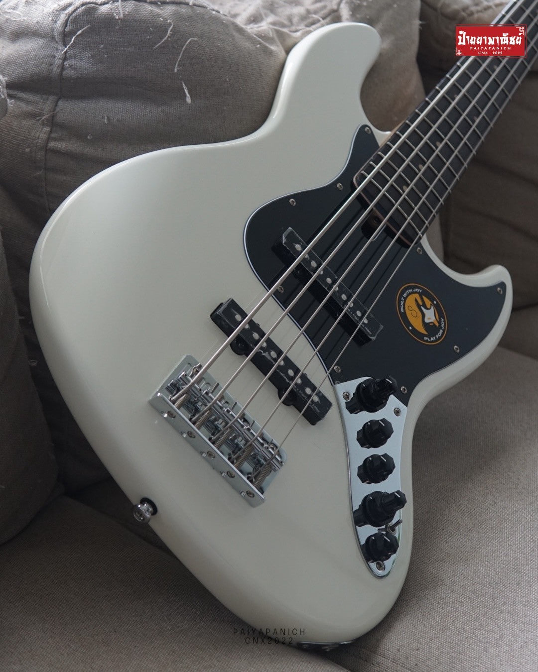 (NEW) Sire V3 Jazz Bass Antique White