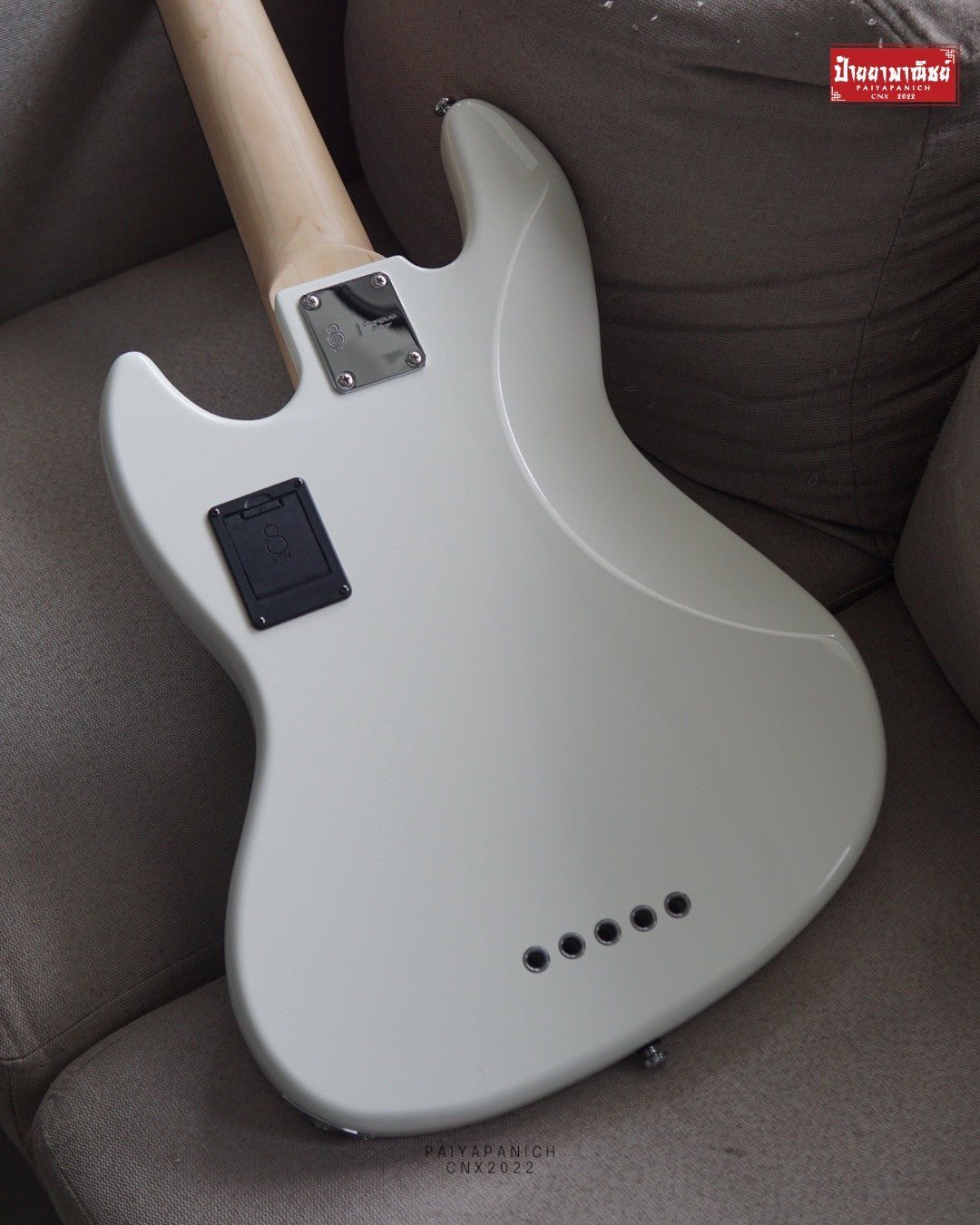 (NEW) Sire V3 Jazz Bass Antique White