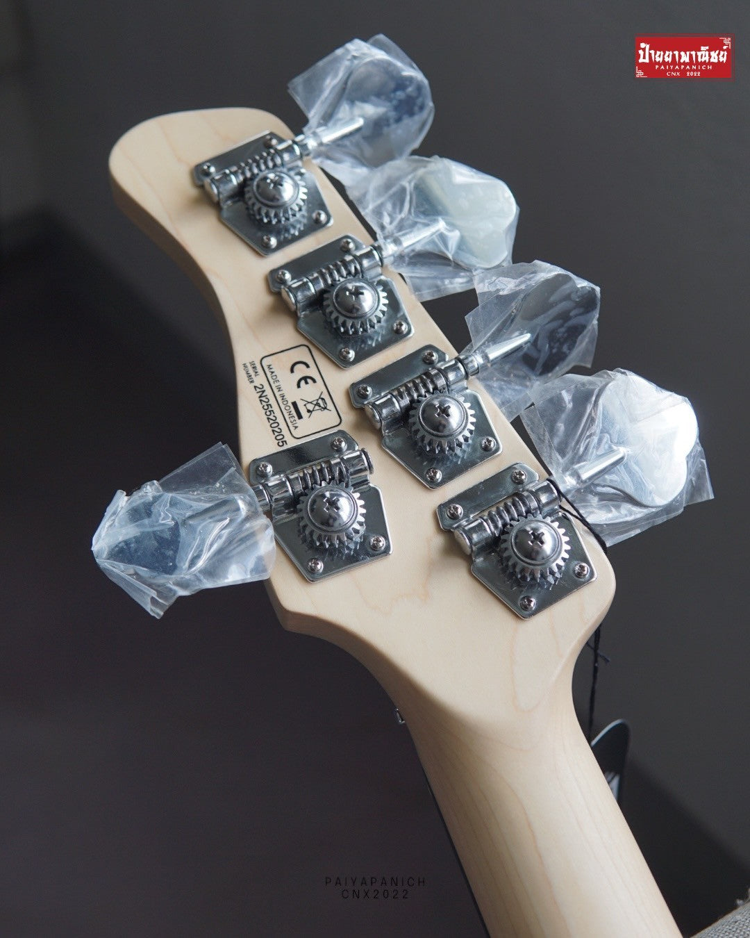(NEW) Sire V3 Jazz Bass Antique White
