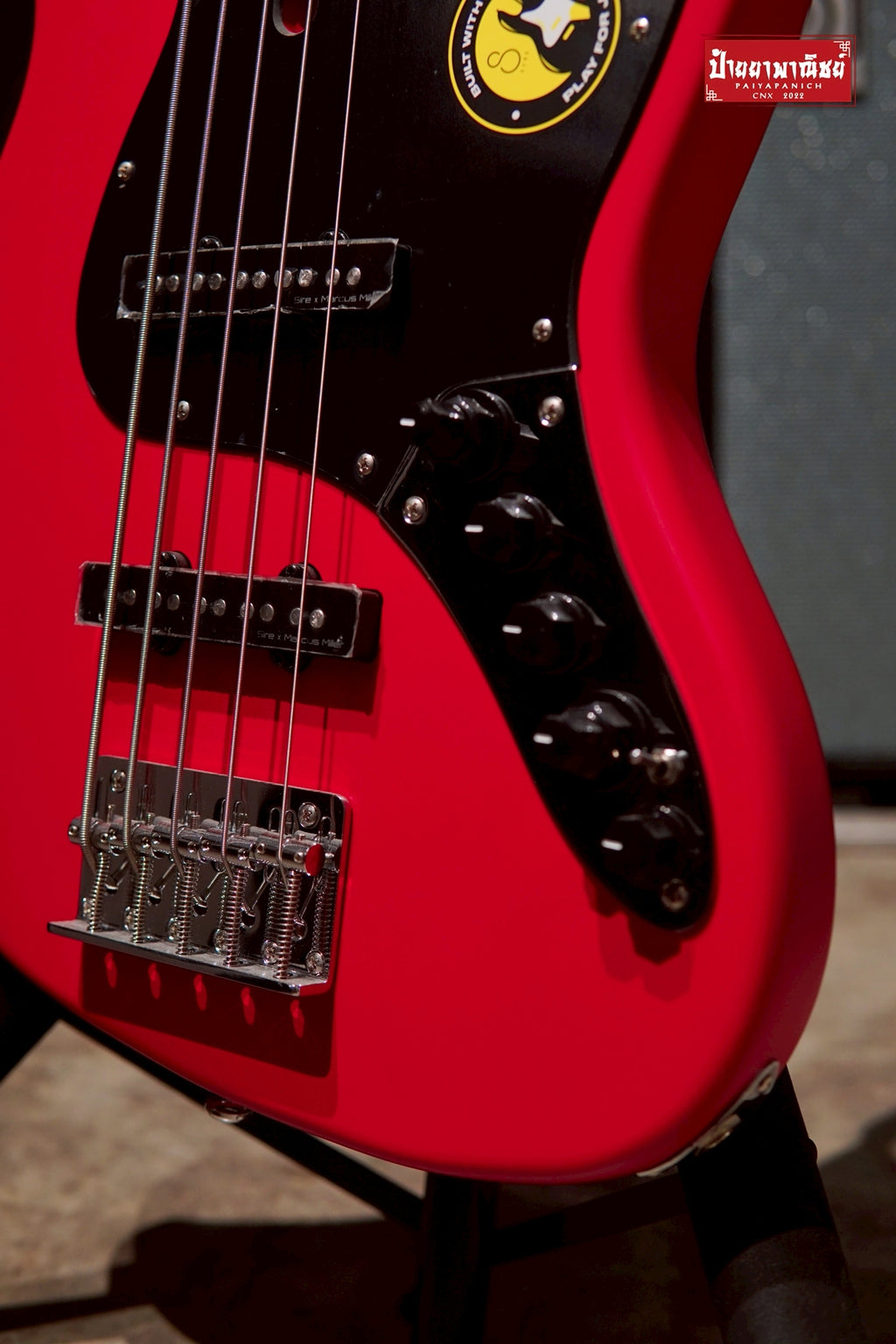 (NEW) Sire Marcus Miller V3 5-String Red Satin