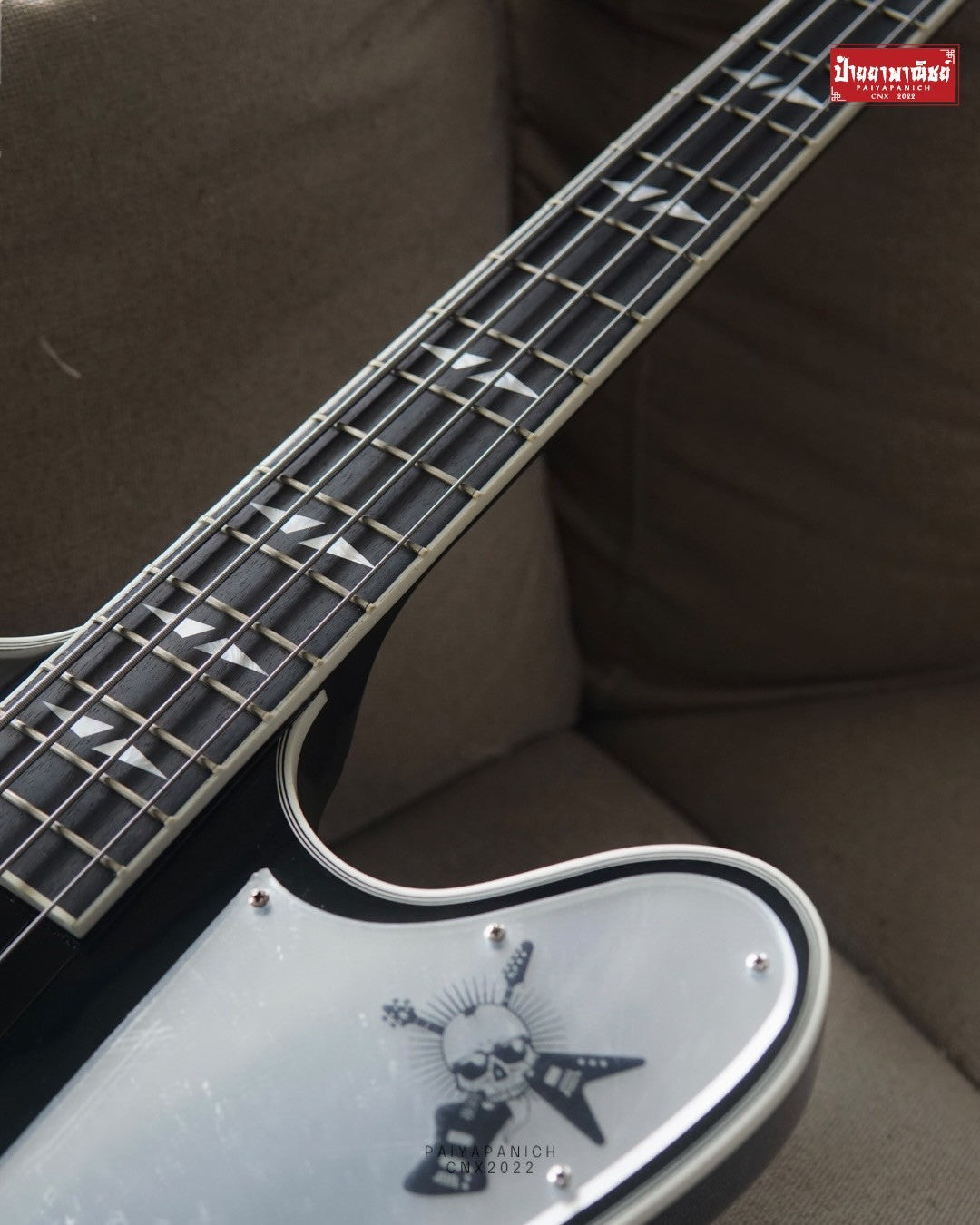 (USED) Gibson Gene Simmons G2 Thunderbird Bass