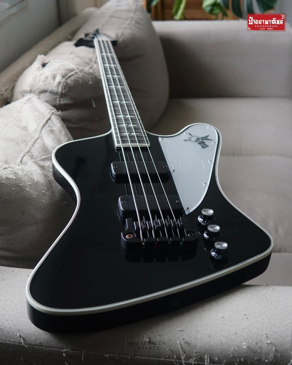 (USED) Gibson Gene Simmons G2 Thunderbird Bass