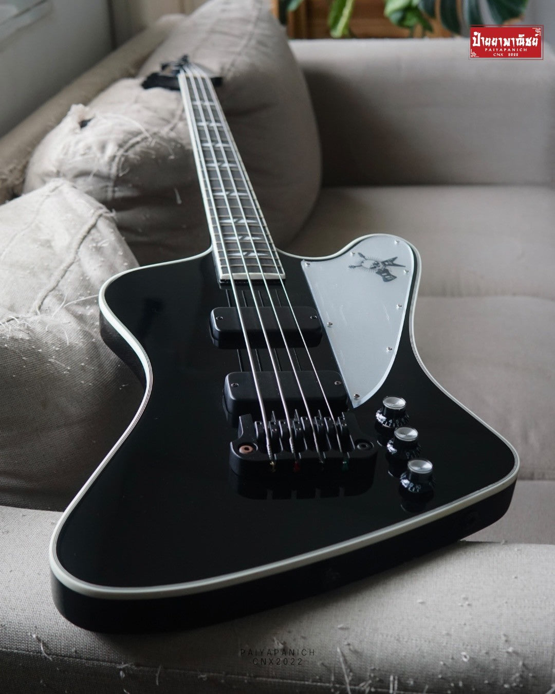 (USED) Gibson Gene Simmons G2 Thunderbird Bass