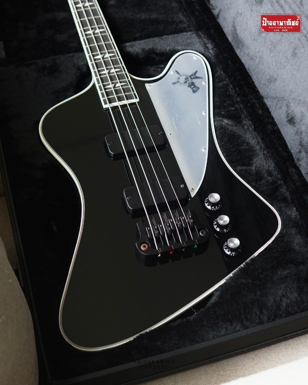 (USED) Gibson Gene Simmons G2 Thunderbird Bass