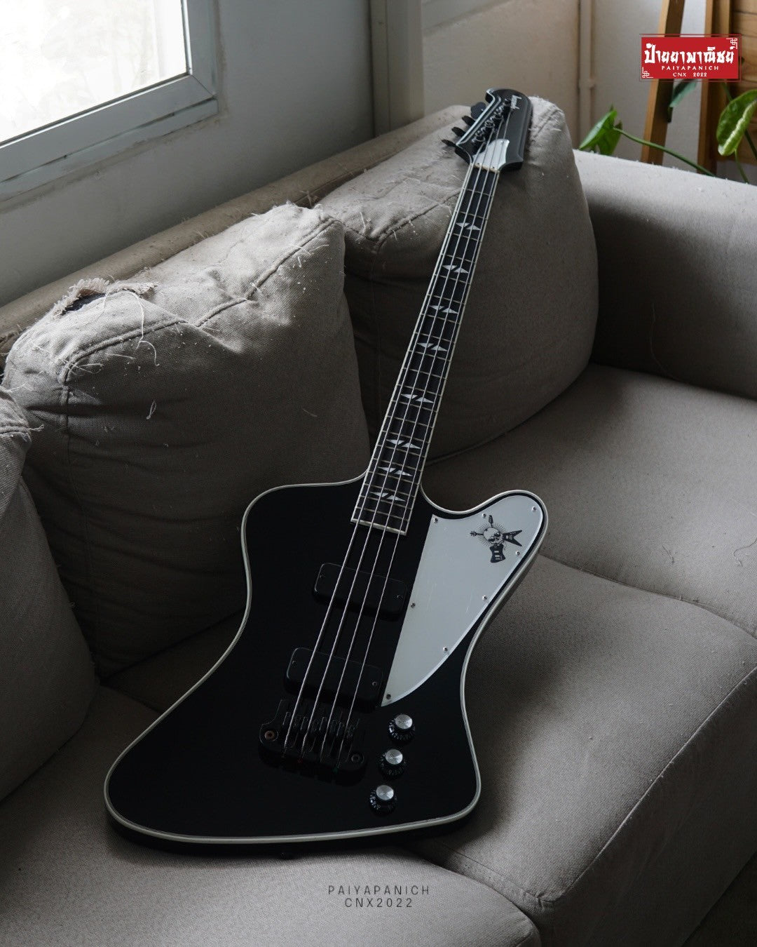 (USED) Gibson Gene Simmons G2 Thunderbird Bass