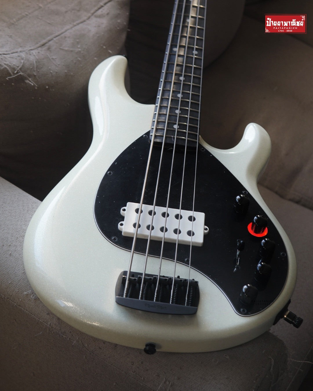 (Used) Ernie Ball Music Man DarkRay 5 White Sparkle Limited No.3/100