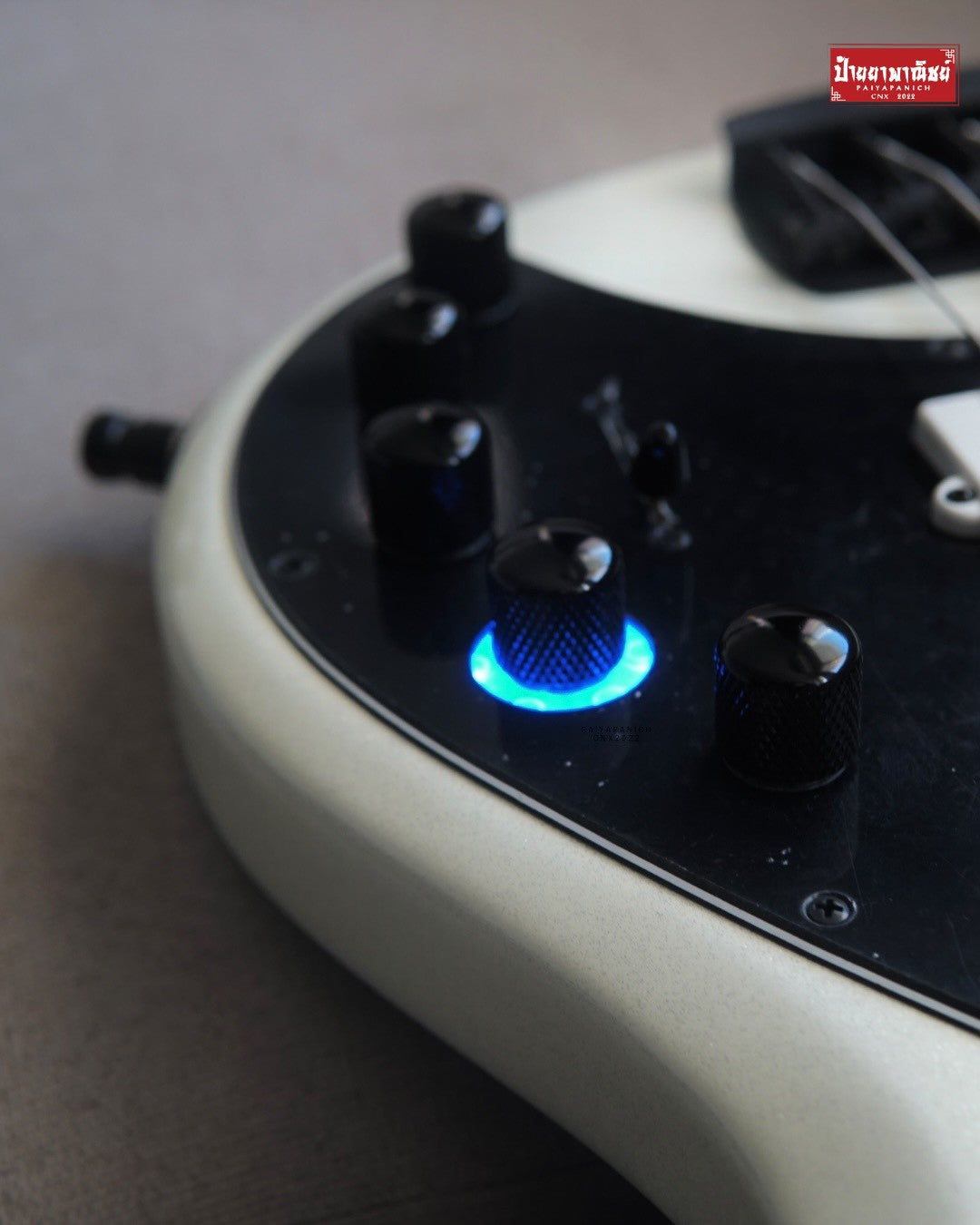 (Used) Ernie Ball Music Man DarkRay 5 White Sparkle Limited No.3/100