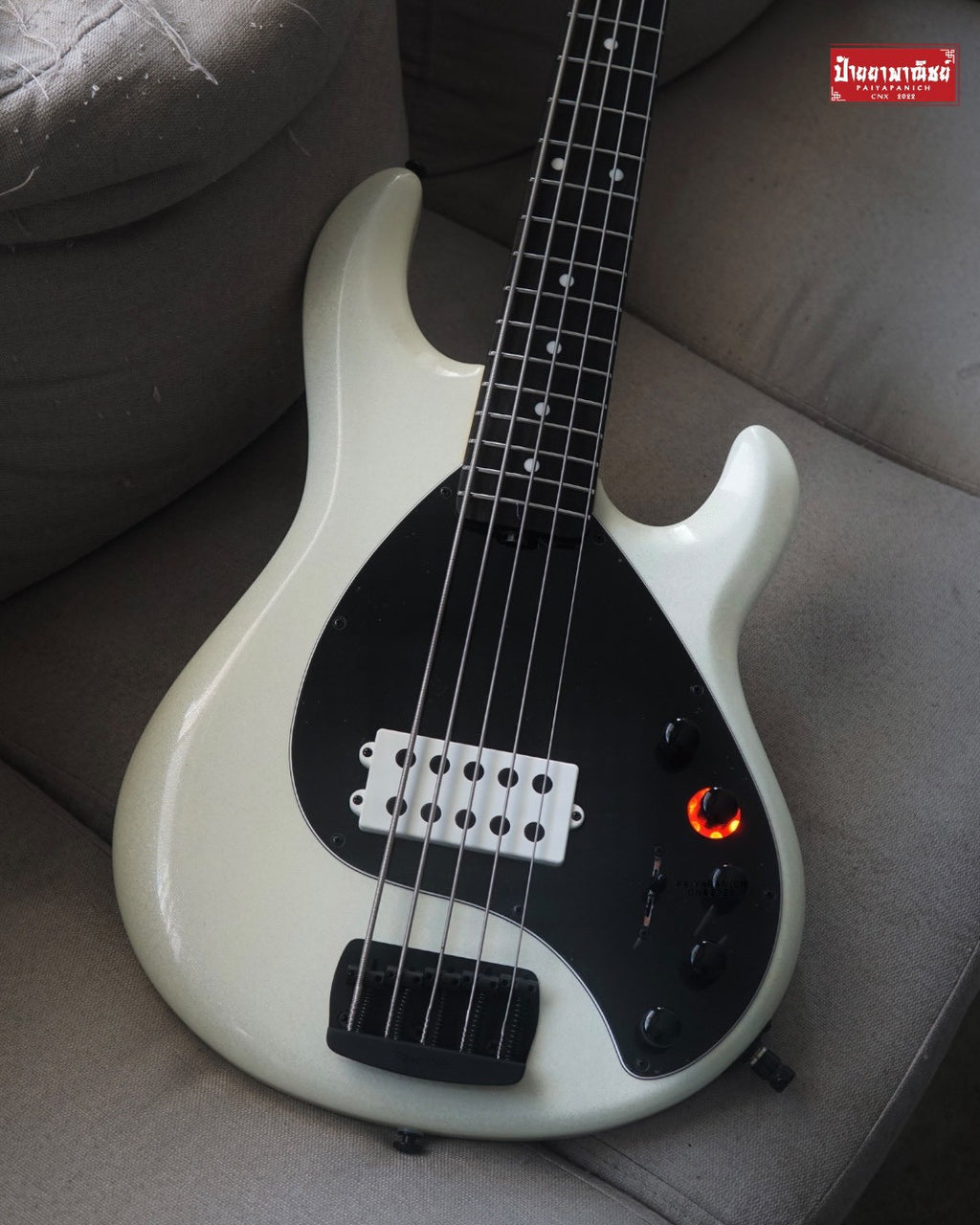 (Used) Ernie Ball Music Man DarkRay 5 White Sparkle Limited No.3/100