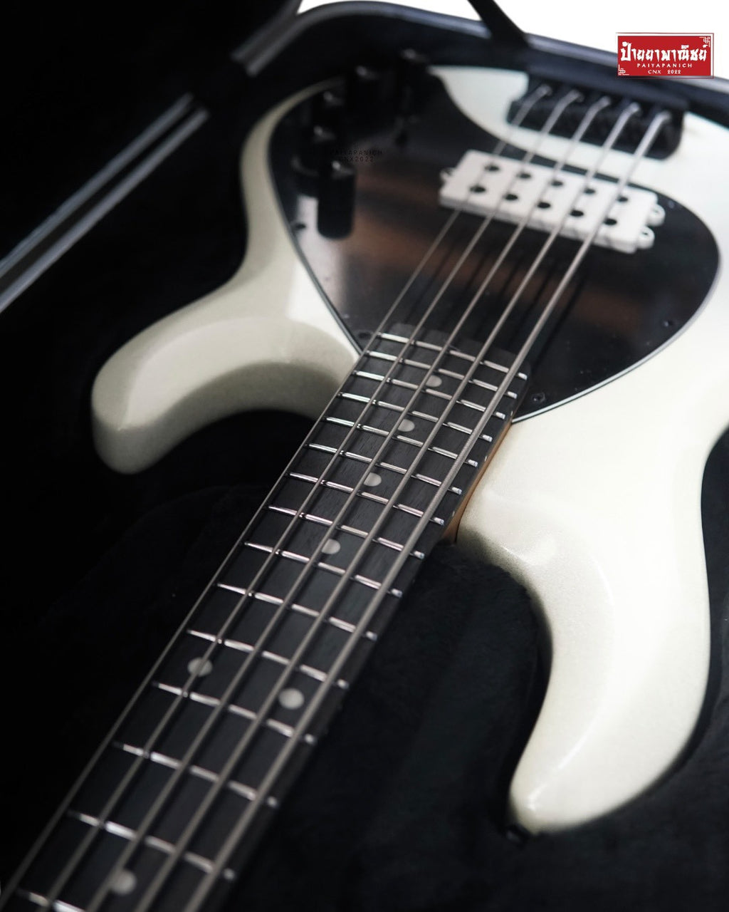 (Used) Ernie Ball Music Man DarkRay 5 White Sparkle Limited No.3/100