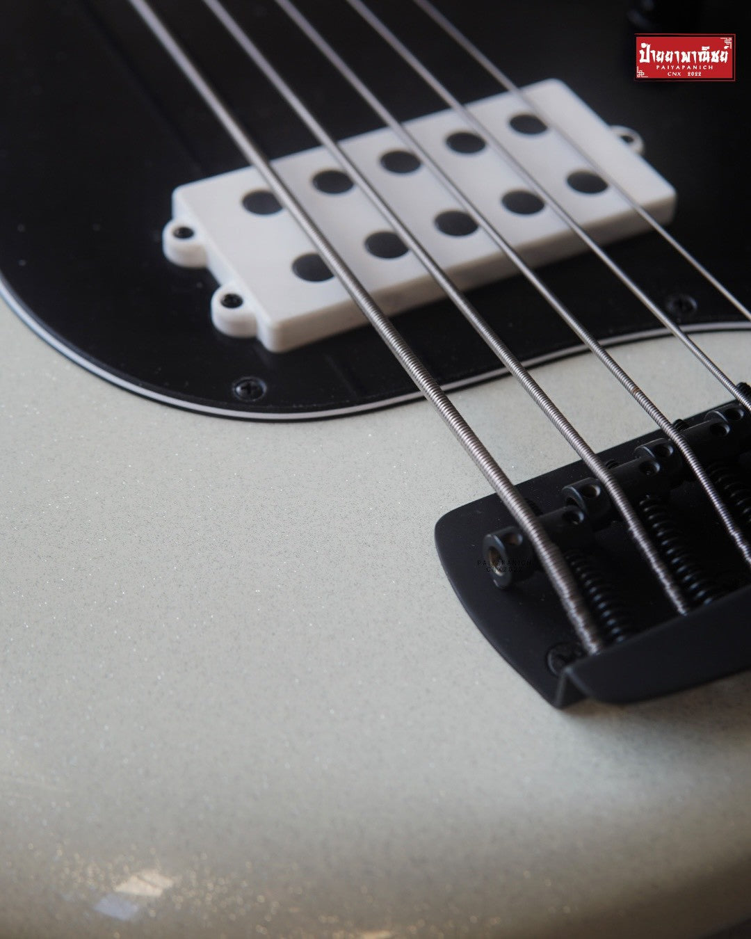 (Used) Ernie Ball Music Man DarkRay 5 White Sparkle Limited No.3/100