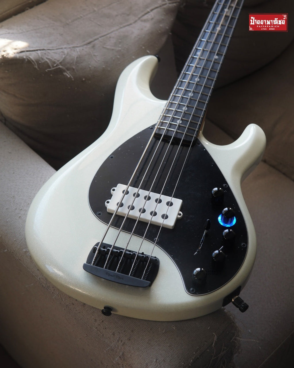 (Used) Ernie Ball Music Man DarkRay 5 White Sparkle Limited No.3/100