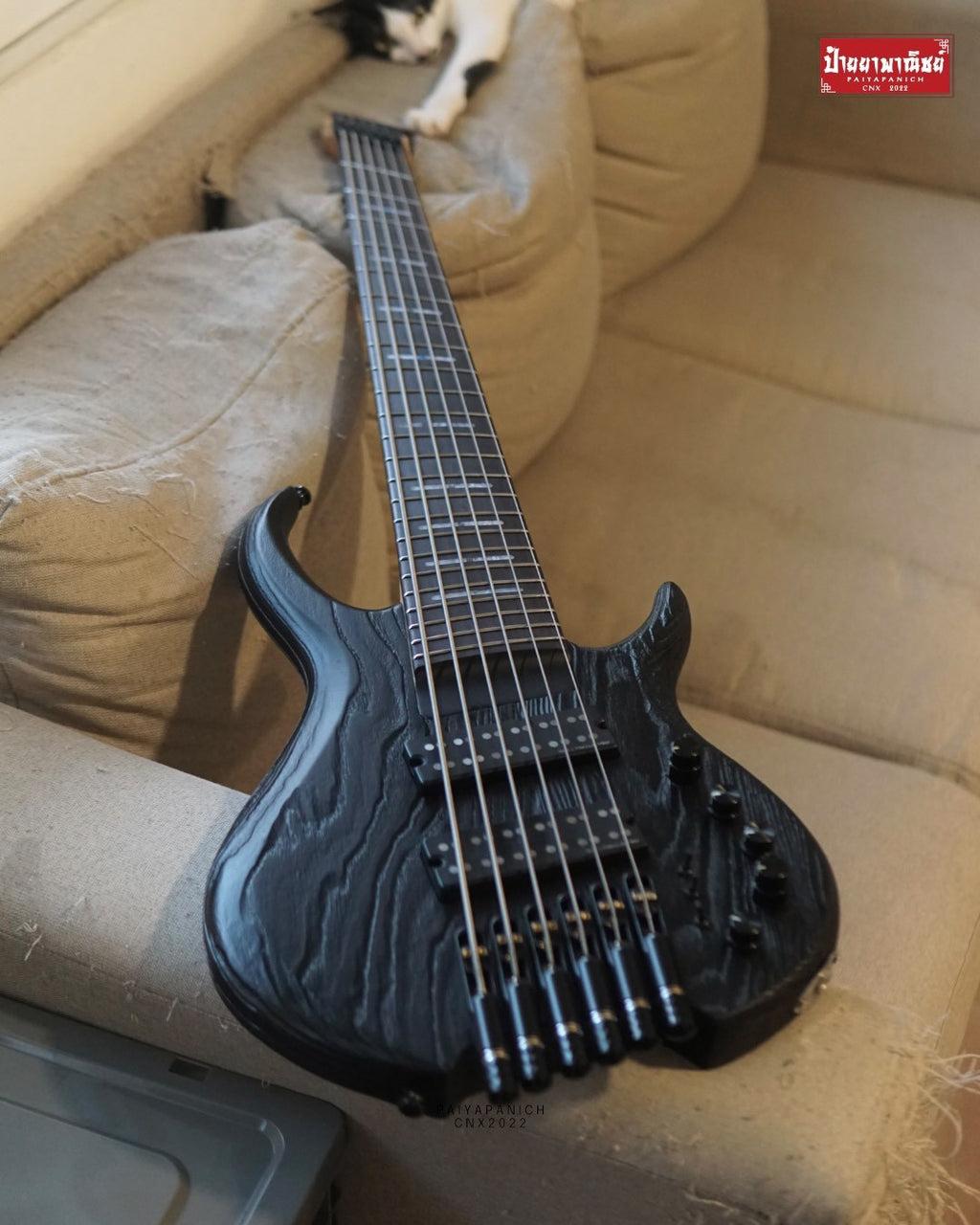 (Used) Sire Marcus Miller M6 6-String Headless Black