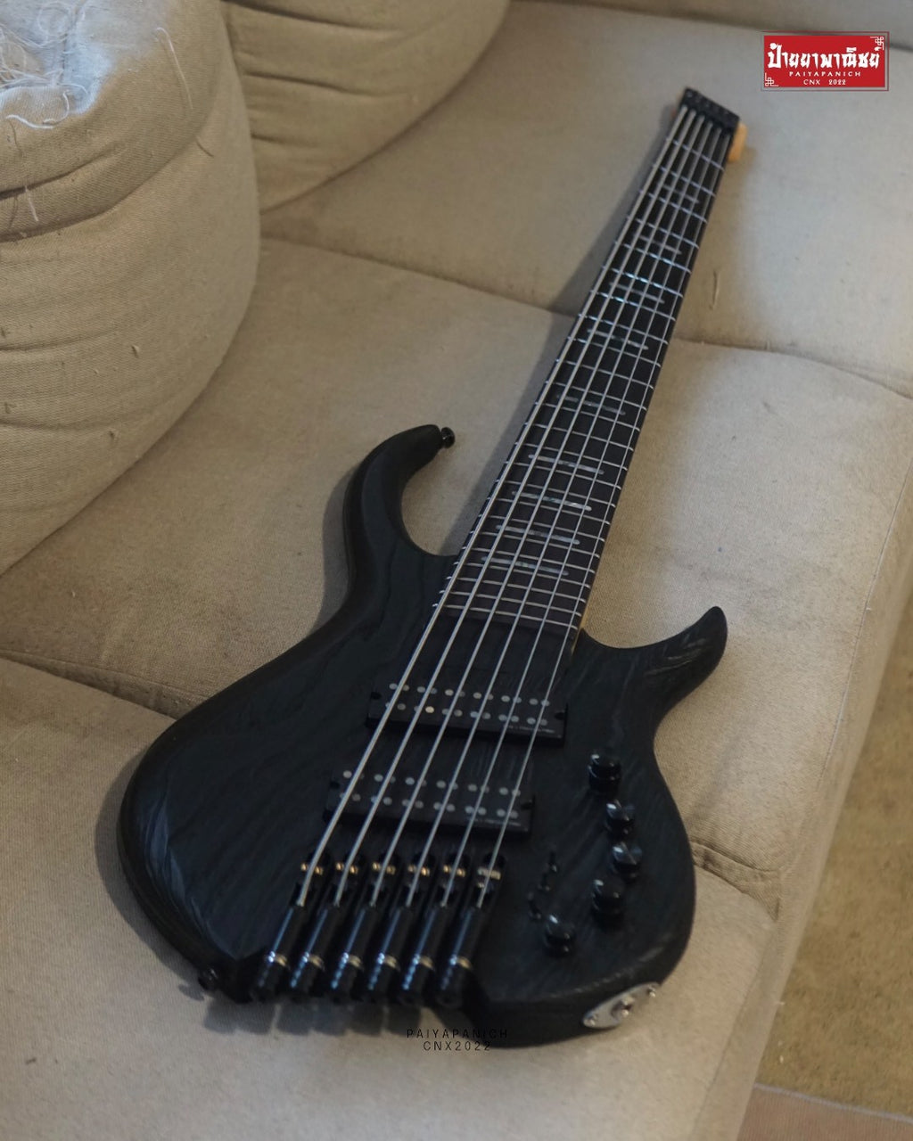 (Used) Sire Marcus Miller M6 6-String Headless Black