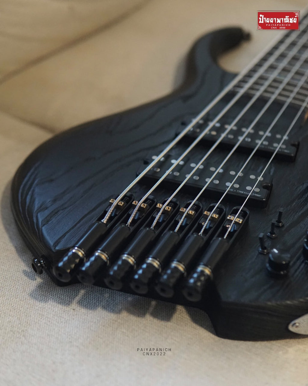 (Used) Sire Marcus Miller M6 6-String Headless Black