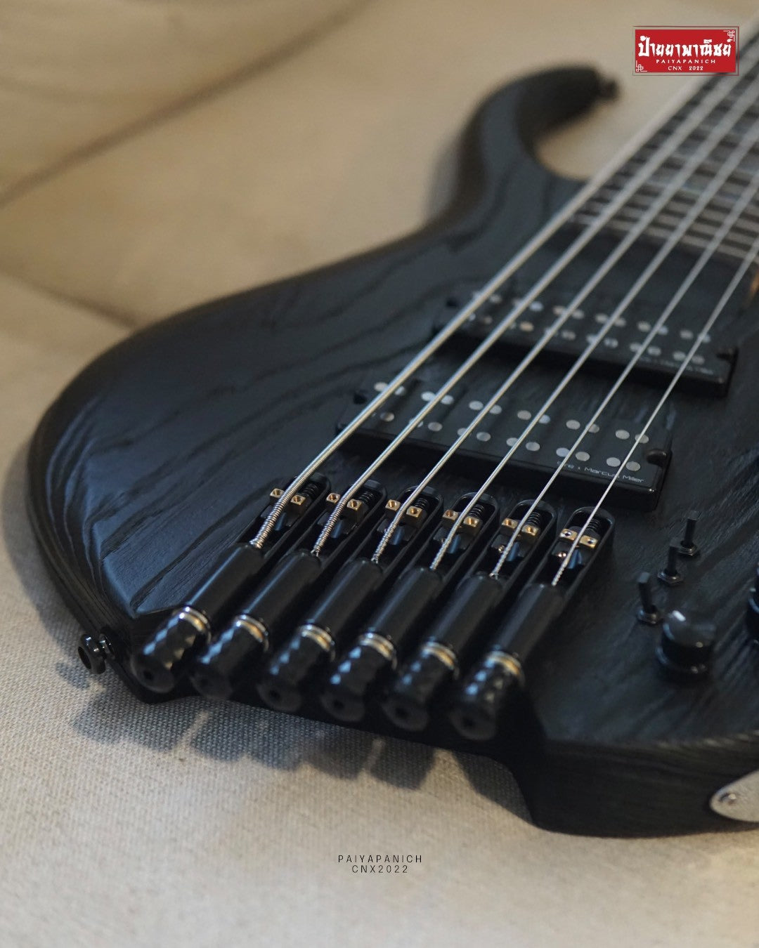 (Used) Sire Marcus Miller M6 6-String Headless Black