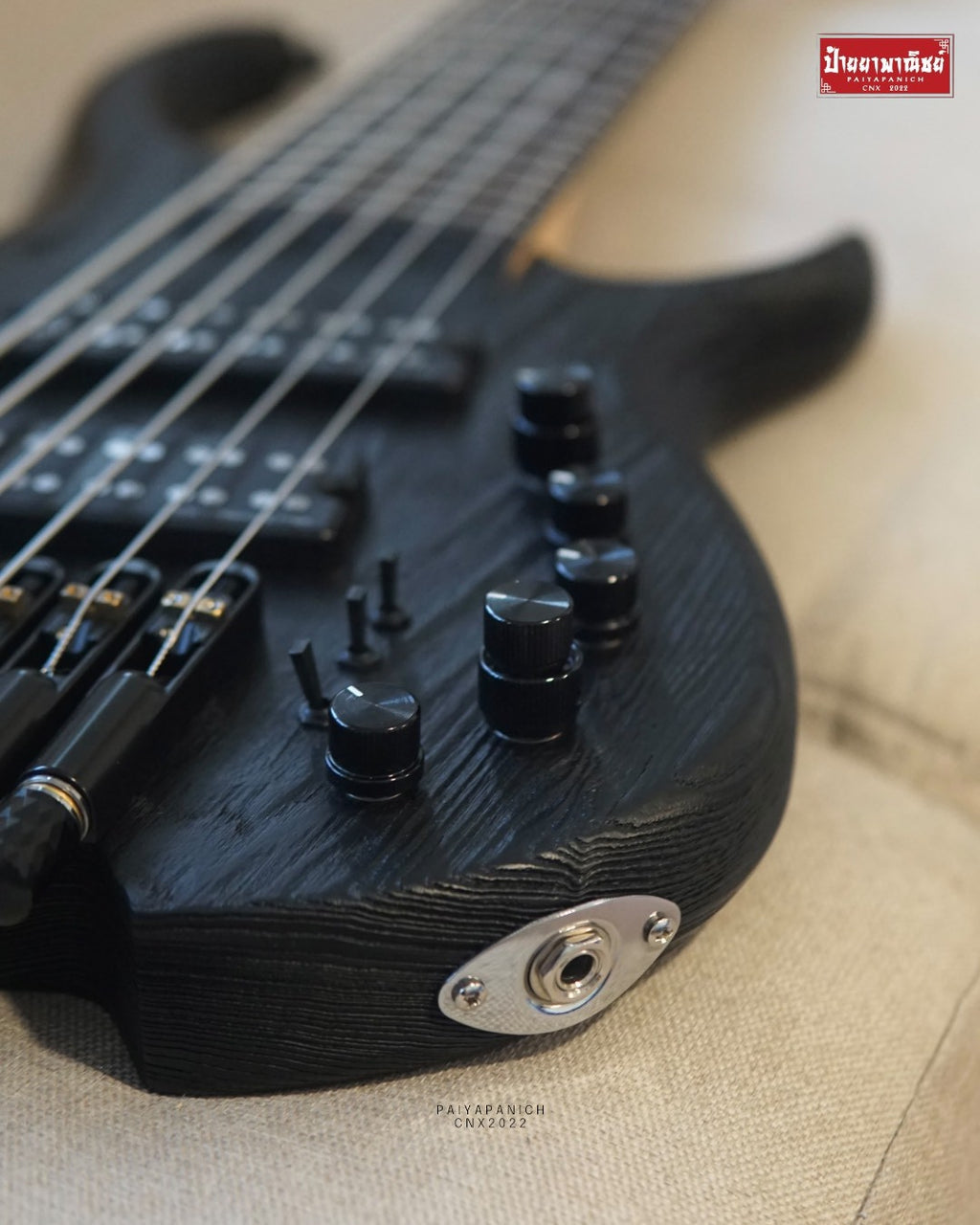 (Used) Sire Marcus Miller M6 6-String Headless Black