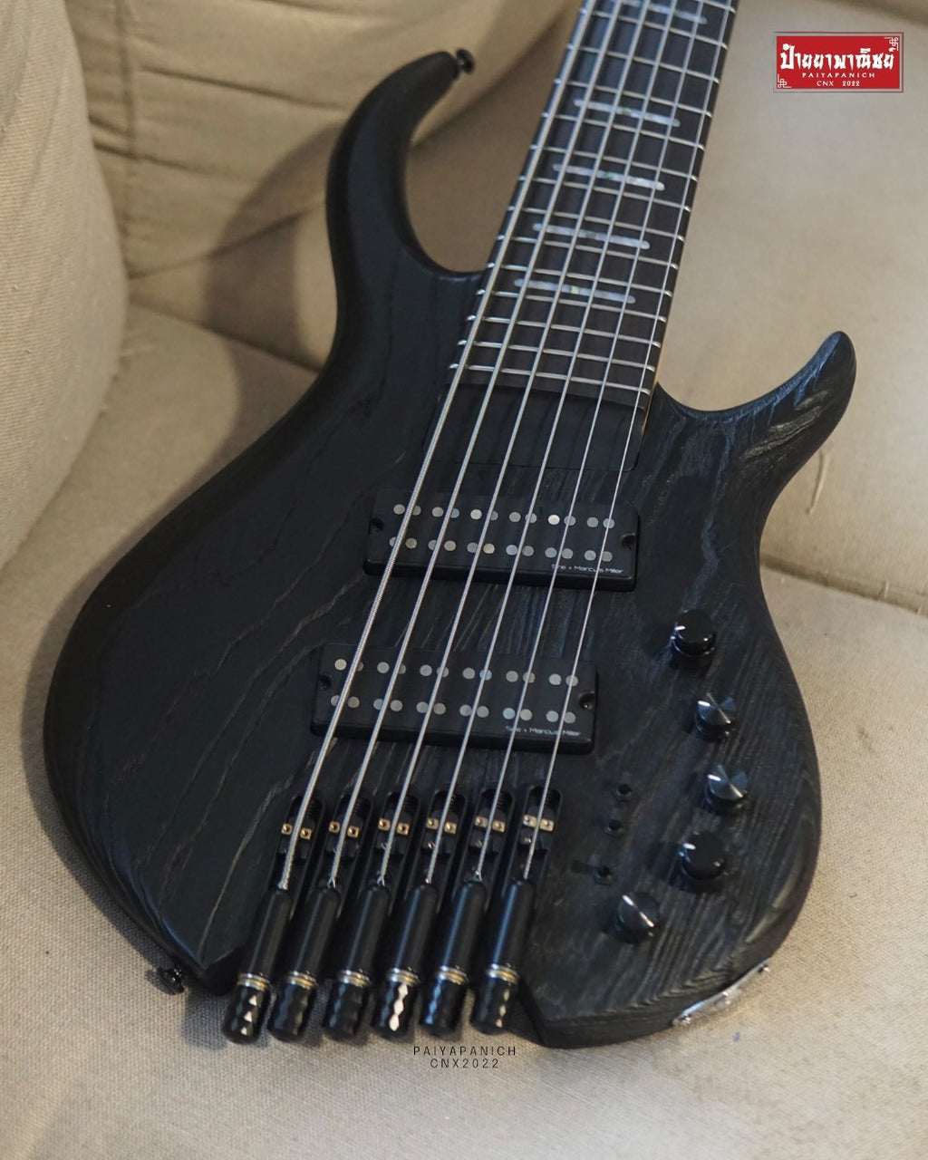 (Used) Sire Marcus Miller M6 6-String Headless Black