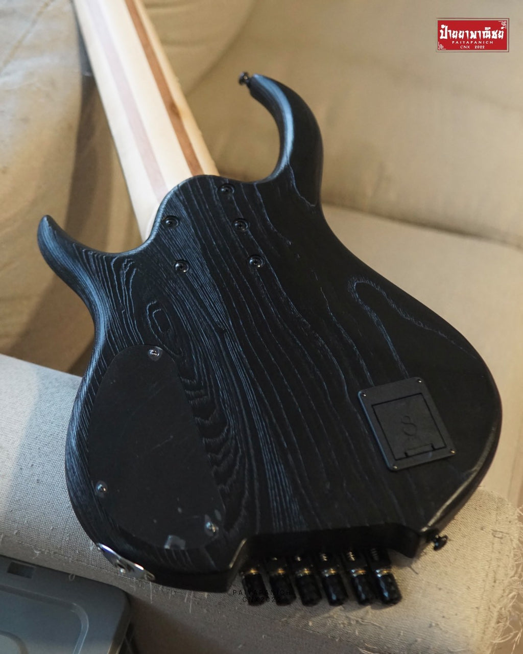 (Used) Sire Marcus Miller M6 6-String Headless Black