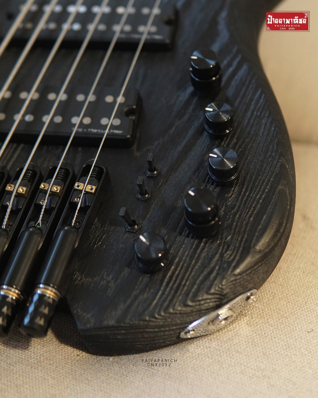 (Used) Sire Marcus Miller M6 6-String Headless Black