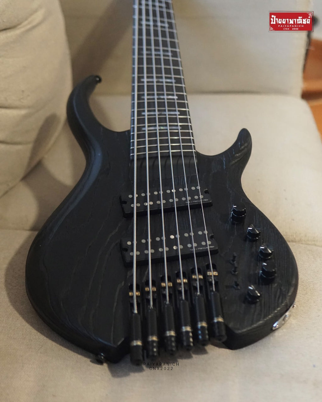(Used) Sire Marcus Miller M6 6-String Headless Black
