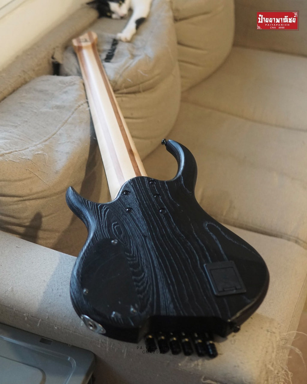 (Used) Sire Marcus Miller M6 6-String Headless Black