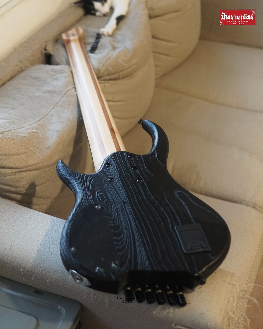 (Used) Sire Marcus Miller M6 6-String Headless Black