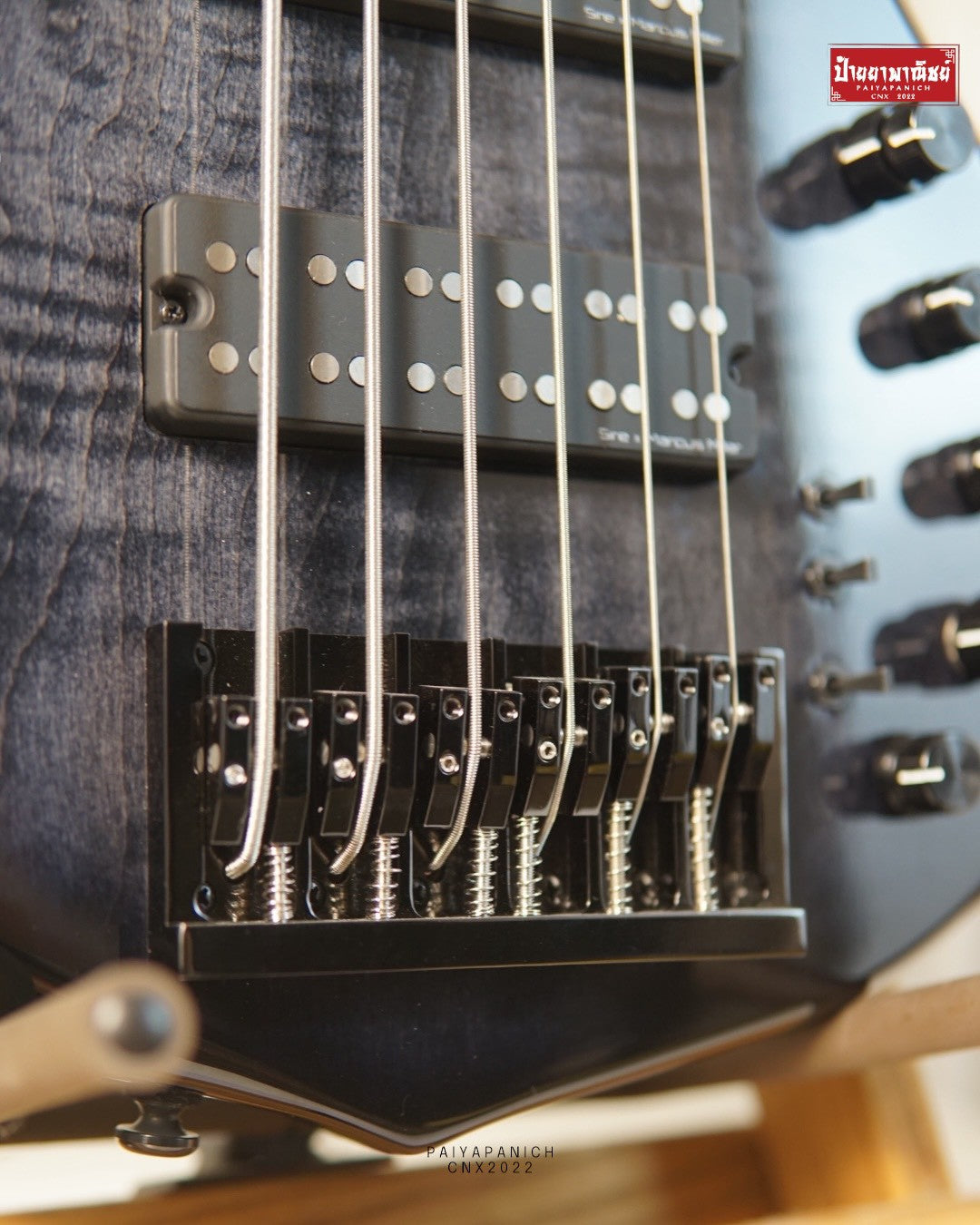 (NEW) Sire Marcus Miller M7 6-String Transparent Black