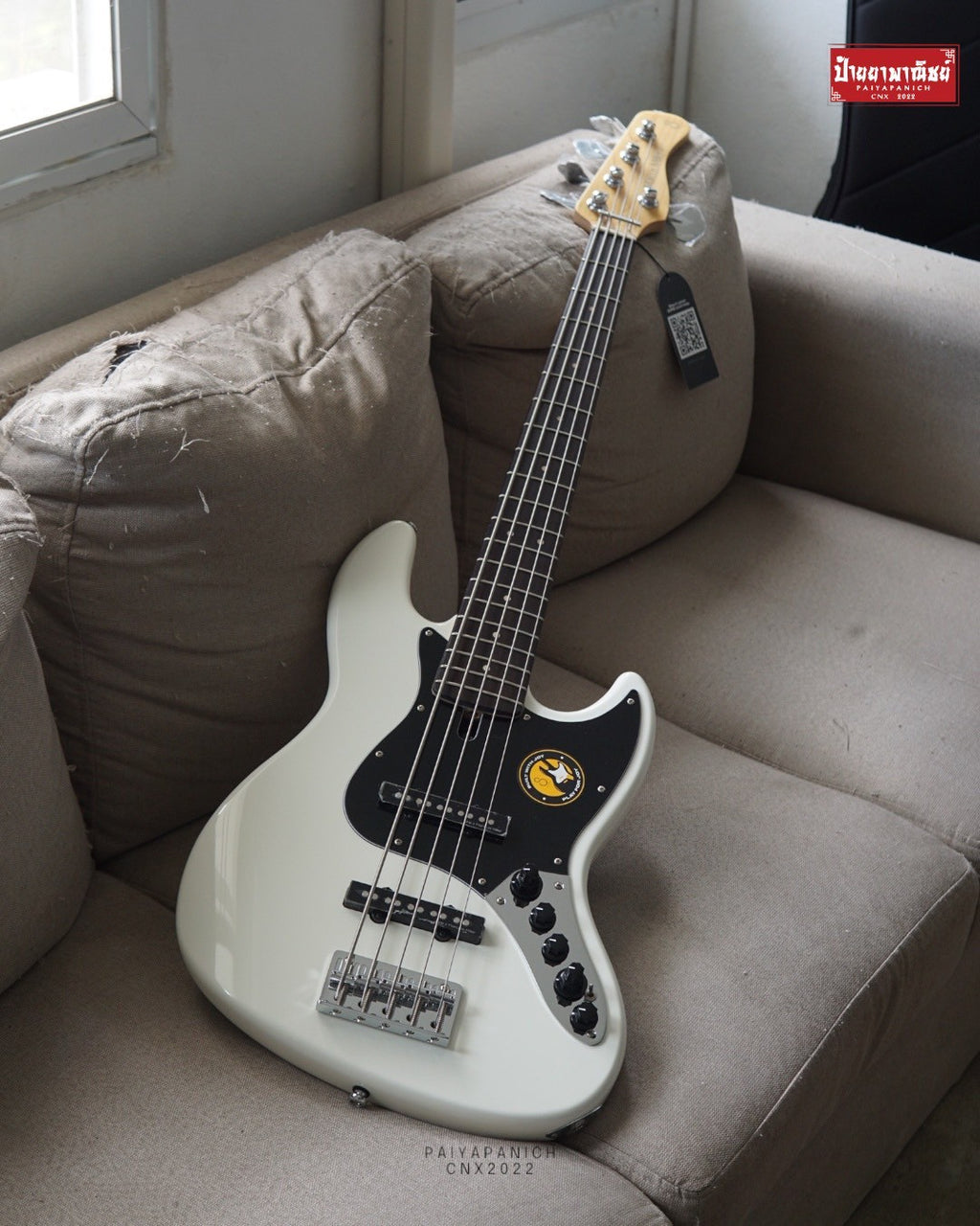 (NEW) Sire V3 Jazz Bass Antique White