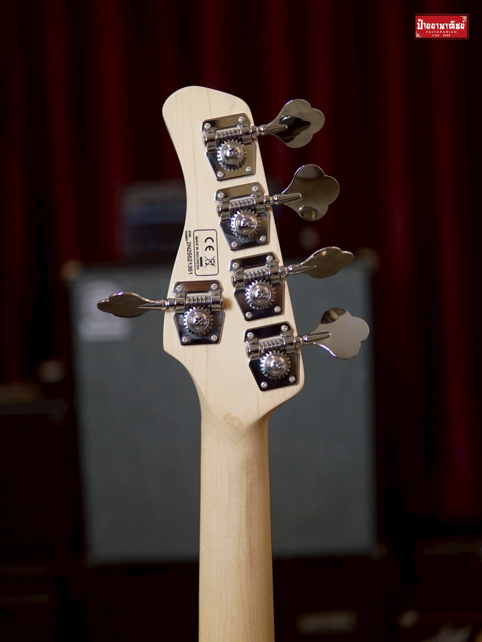 (USED) Sire Marcus Miller V3 5-String Antique White with Sadowsky Onboard Bass Preamp