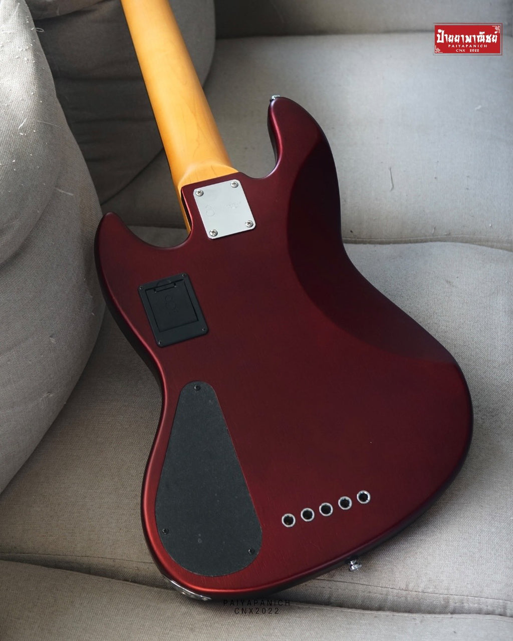 (NEW) Sire Marcus Miller V6 5-String Candy Apple Red