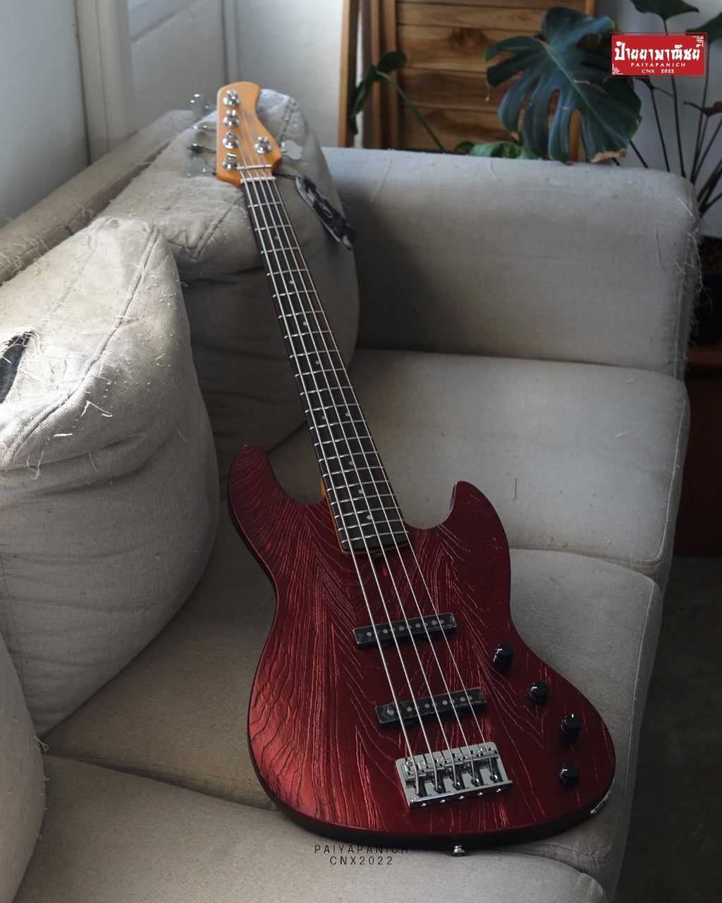 (NEW) Sire Marcus Miller V6 5-String Candy Apple Red