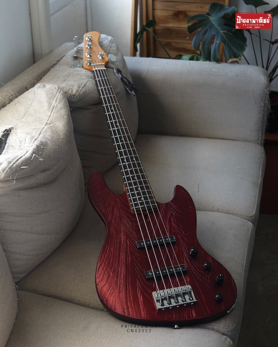 (NEW) Sire Marcus Miller V6 5-String Candy Apple Red
