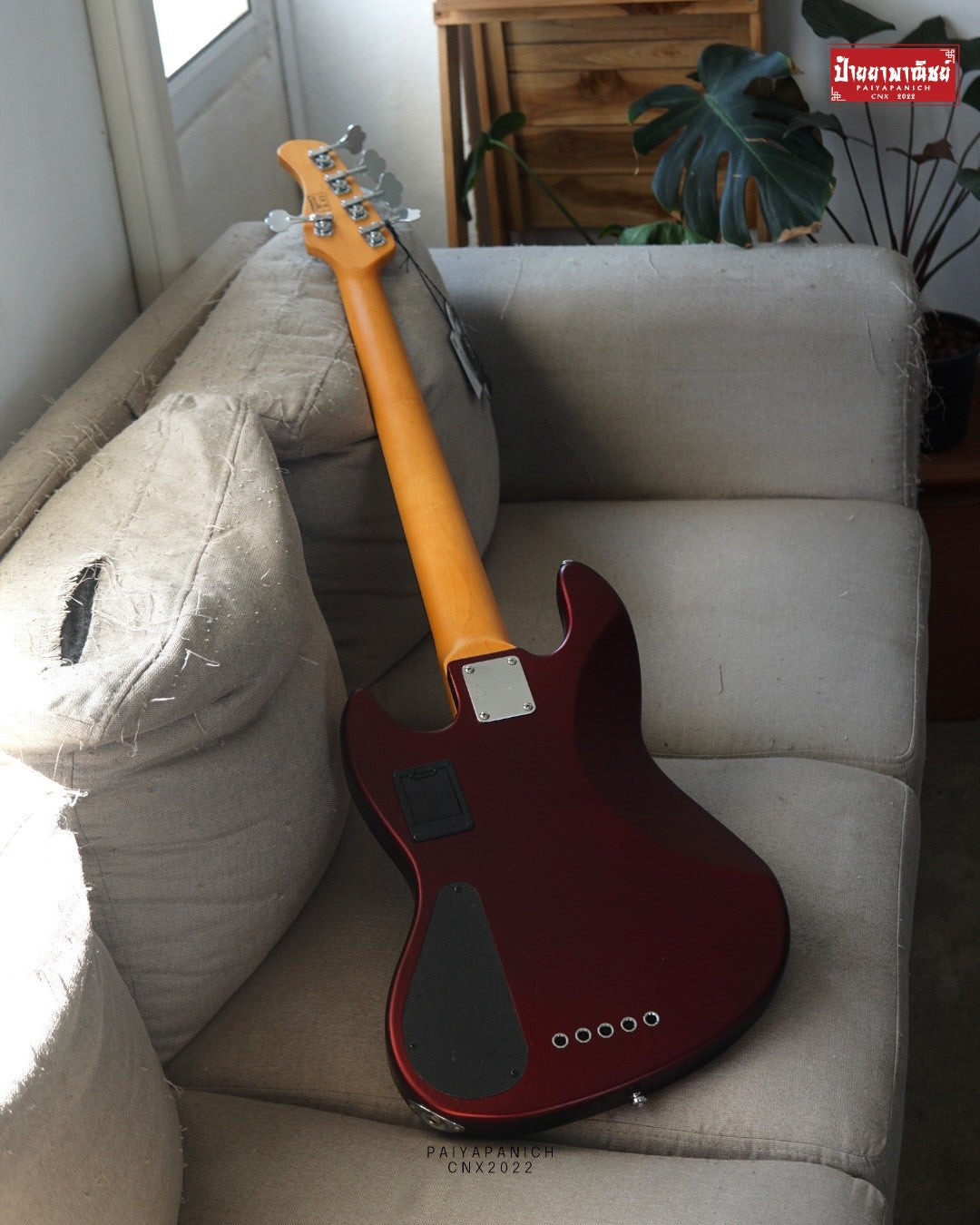 (NEW) Sire Marcus Miller V6 5-String Candy Apple Red