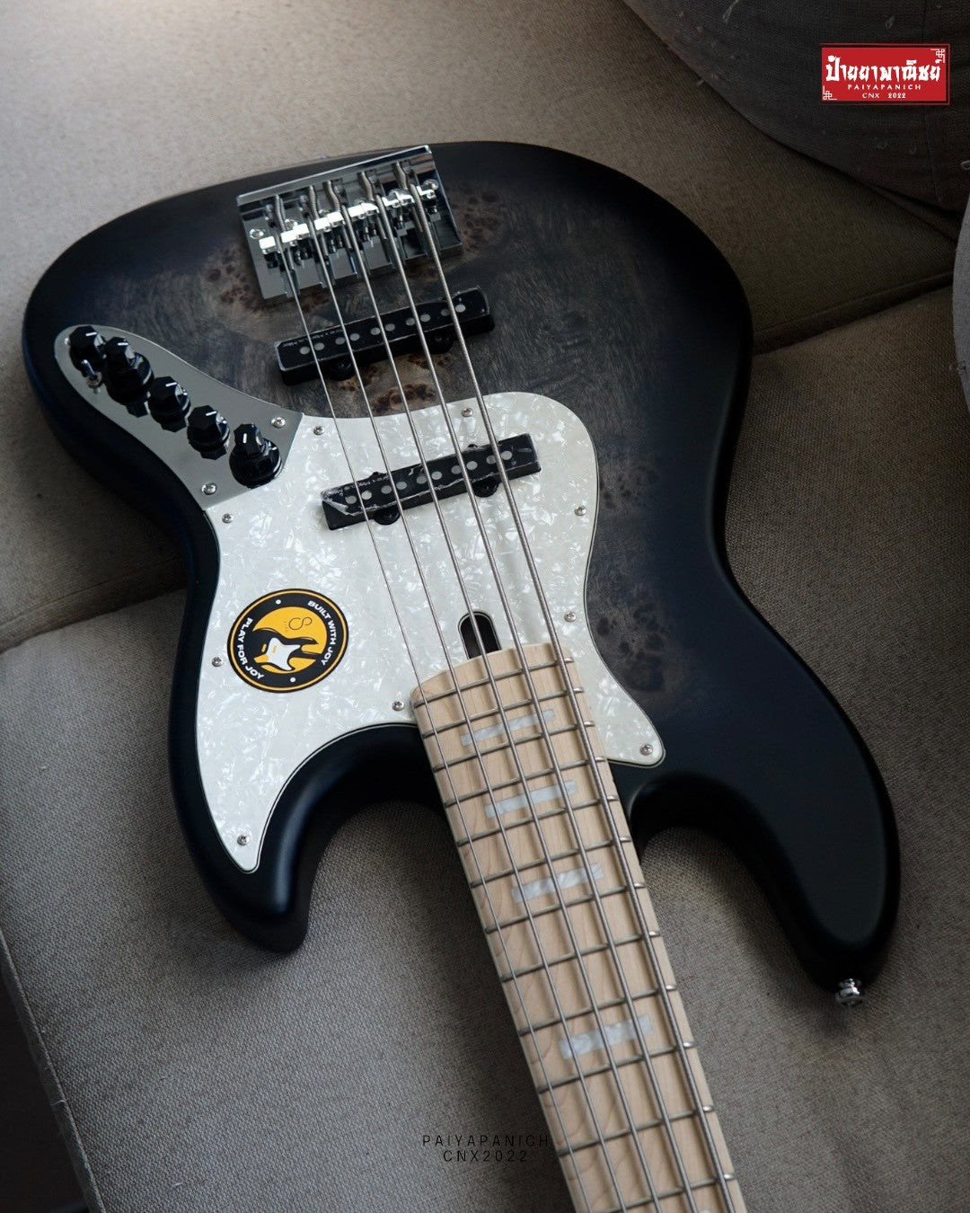 (NEW) Sire Marcus Miller V7 Ash Reissue 5 String Transparent Black Satin