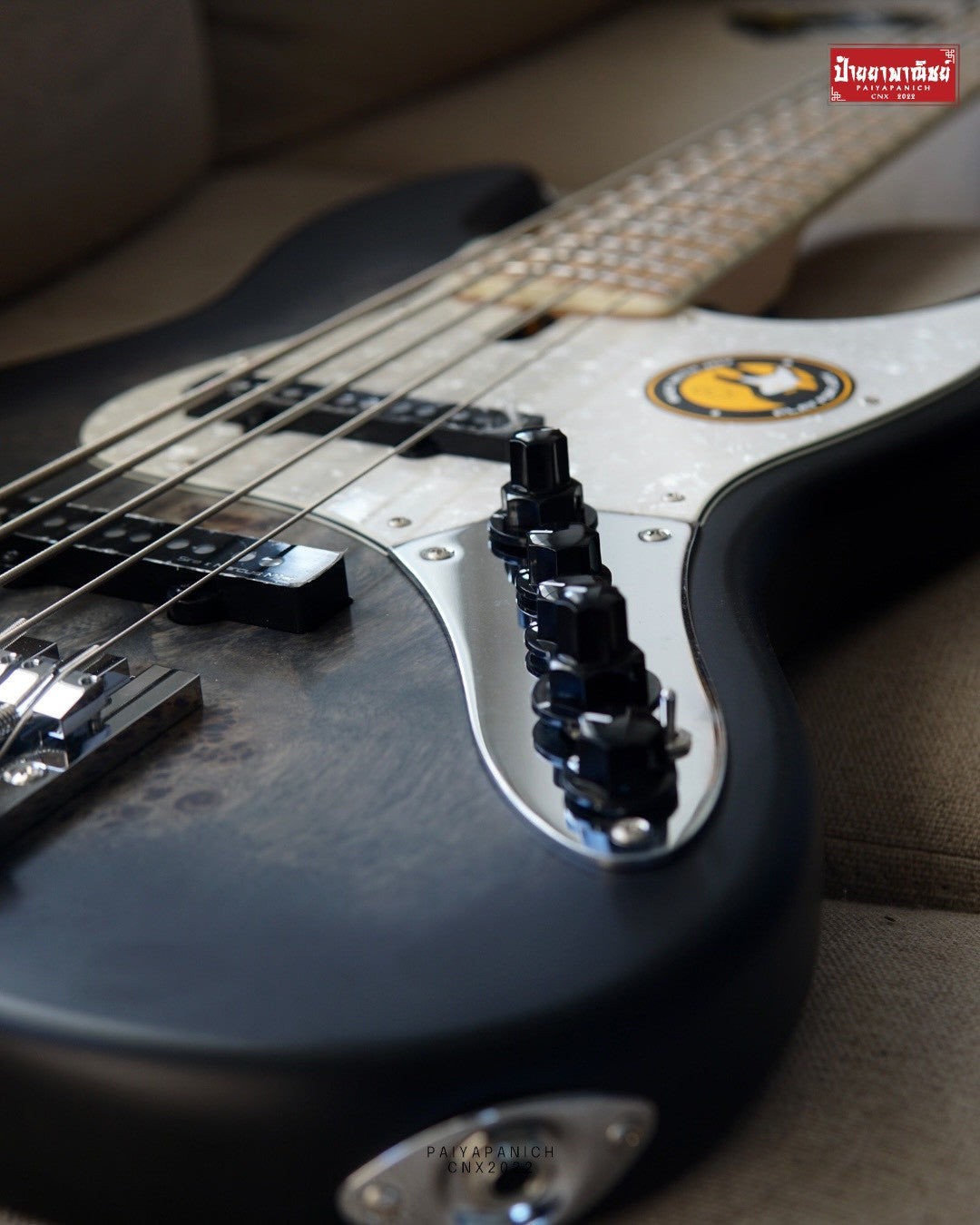 (NEW) Sire Marcus Miller V7 Ash Reissue 5 String Transparent Black Satin