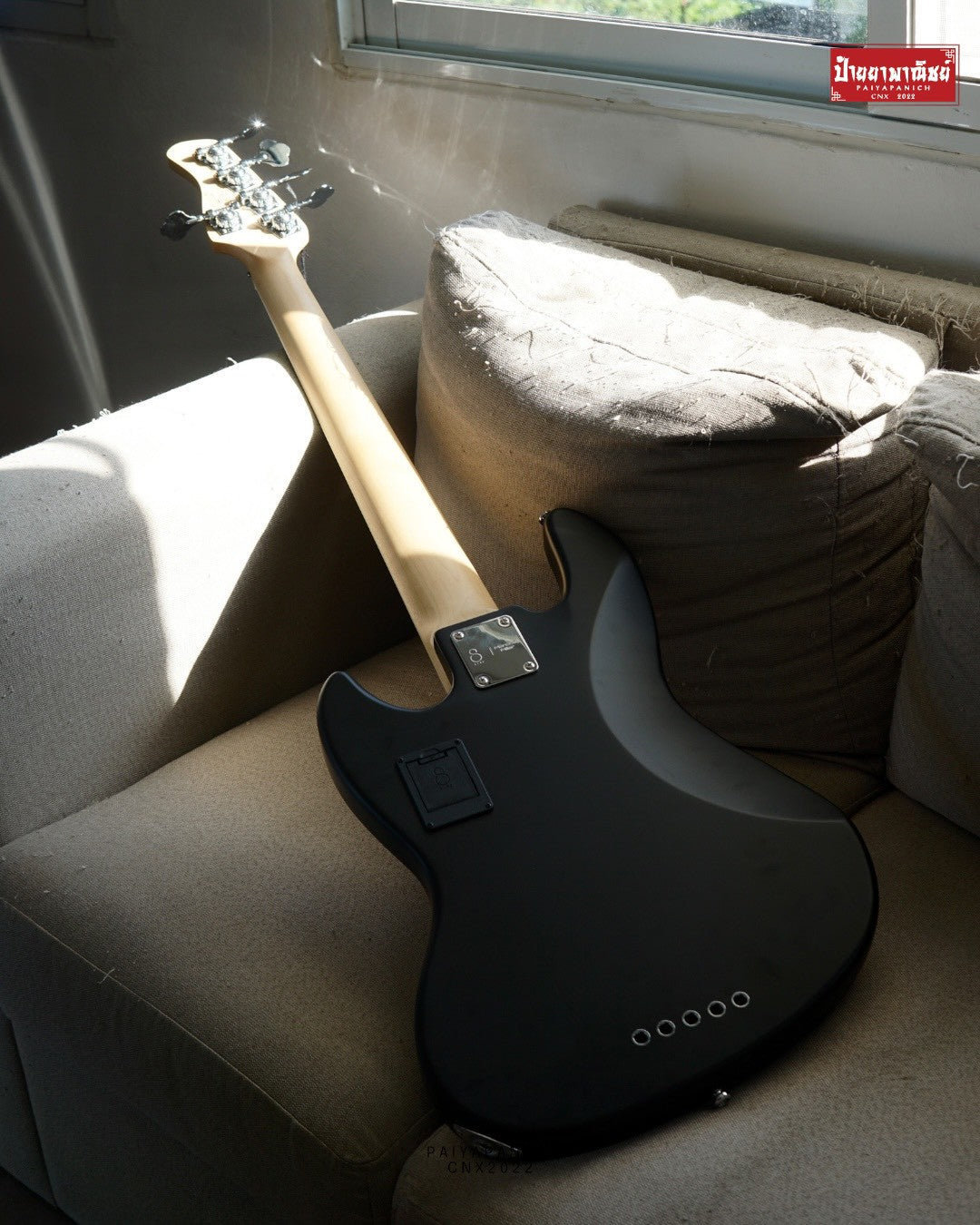 (NEW) Sire Marcus Miller V7 Ash Reissue 5 String Transparent Black Satin