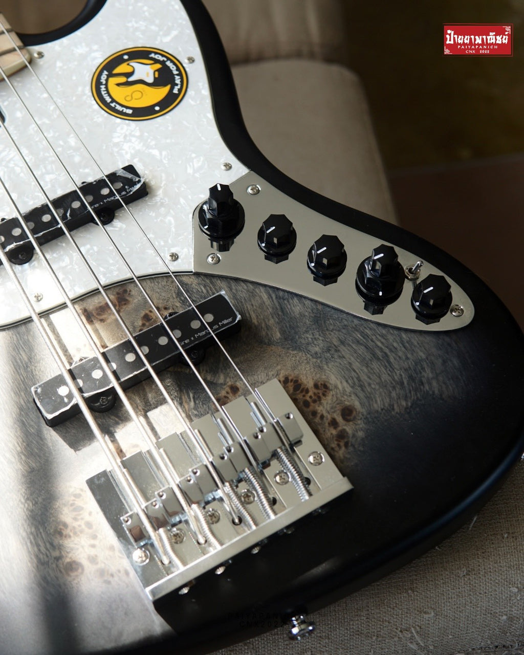 (NEW) Sire Marcus Miller V7 Ash Reissue 5 String Transparent Black Satin