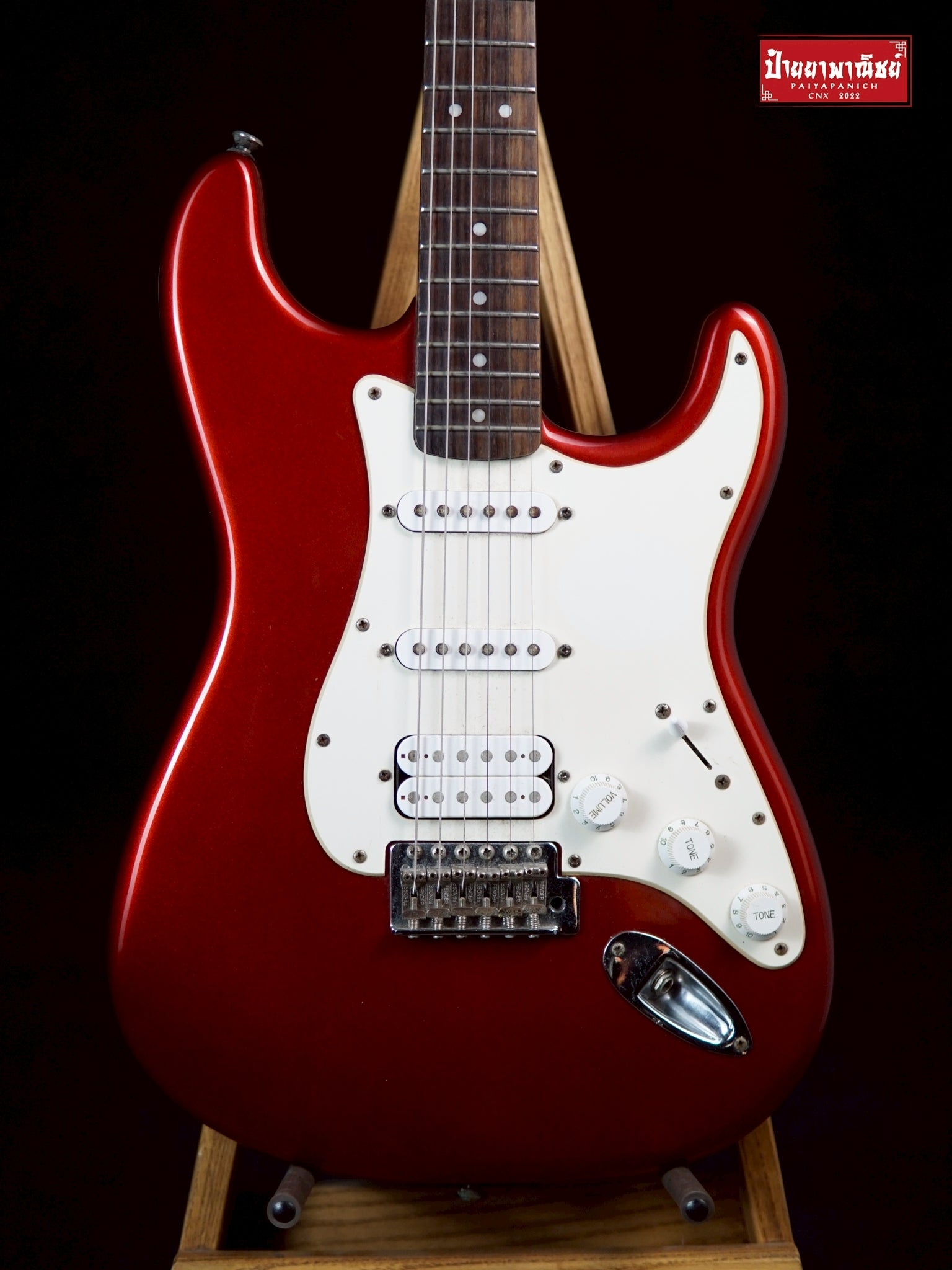 (USED) Squier FSR Affinity Series Stratocaster HSS Candy Apple Red